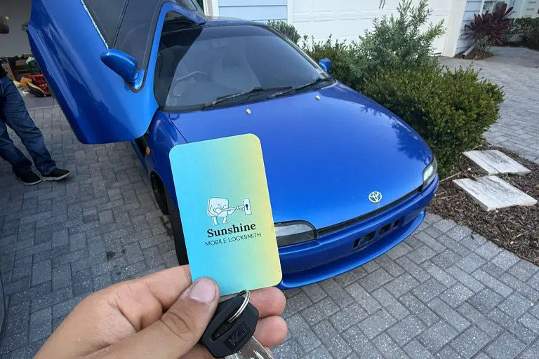 Automotive locksmith in Melbourne FL providing car key replacement and on-site assistance with Sunshine Mobile Locksmith